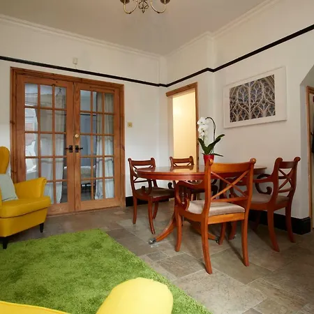 Privatunterkunft Gaia House,