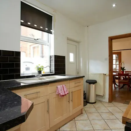 Gaia House, Privatunterkunft