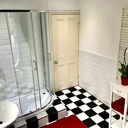 Gaia House, Privatunterkunft *