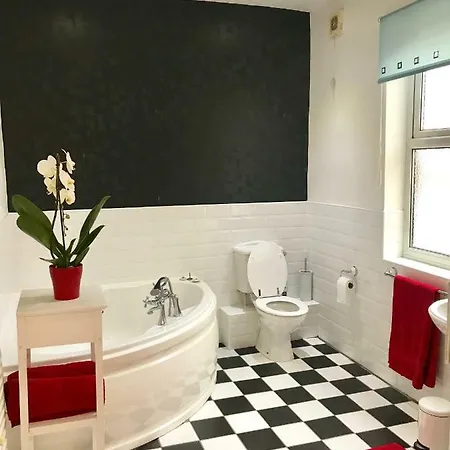 Gaia House, Privatunterkunft *